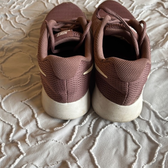 Nike Tanjun Lightweight Running Sneakers - Picture 2 of 5